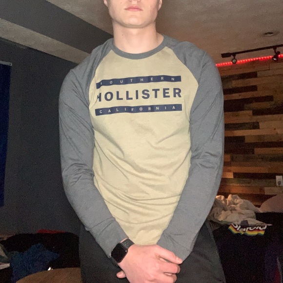 Hollister Long Sleeve - Picture 1 of 3